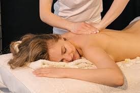salon-de-massage-recemment-ouvert-big-0
