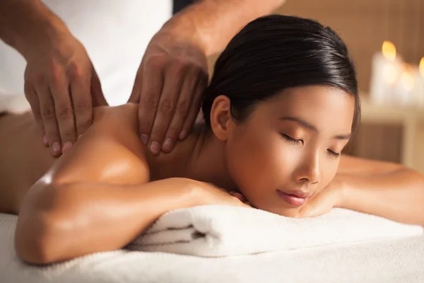 salon-de-massage-recemment-ouvert-big-0